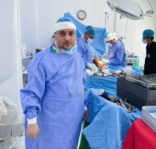 جراح يمني يحدث ثورة طبية باستخدام تقنية حديثة في تصحيح تشوه خلقي لشاب بعد 17 عاما من المعاناة