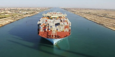 اصطدام سفينة حاويات بـ"كوبري أحمد المنسي" العائم بقناة السويس الجديدة في مصر