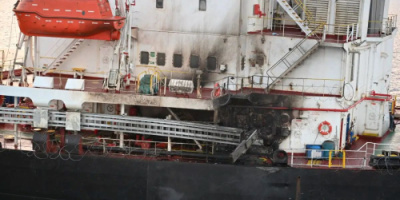 إصابة مباشرة.. الحوثيون يعلنون استهداف سفينة كيم رينجر الأمريكية في خليج عدن