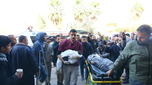 الصحة الفلسطينية: الوضع في مجمع ناصر الطبي يشكل خطرا على حياة الطواقم الطبية والمرضى