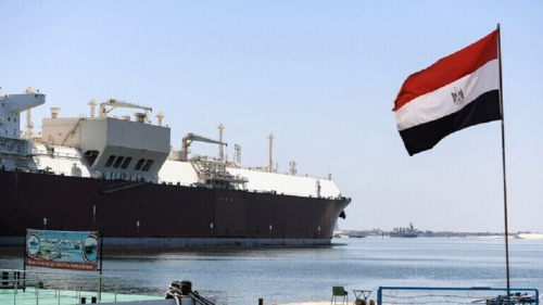 "بانتظار إطلاق سراحها".. مصر تكشف عن سلع بمليارات الدولارات مكدسة بالموانئ