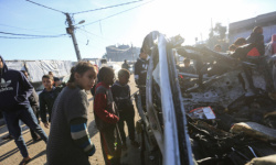 8 قتلى بقصف إسرائيلي استهدف سيارة شرطة وسط غزة