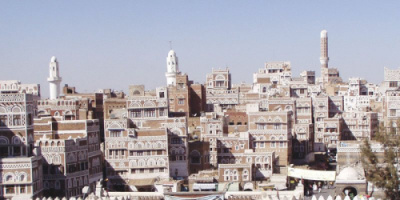 عصابة مسلحة تقتحم منزل وزير الدفاع الحوثي وتقتل حارسه!