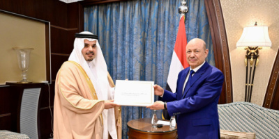 دعوة إلى قمة عربية: رئيس مجلس القيادة يتسلم دعوة من ملك البحرين