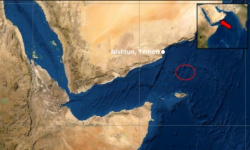 مسلحون يهاجمون سفينة قبالة سواحل المهرة: هل عادت عصابات البحر الأحمر؟