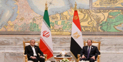 السيسي يلتقي الرئيس الإيراني في القاهرة ويستعرضان التطورات الإقليمية