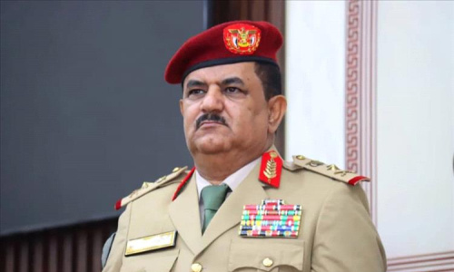 وزير الدفاع اليمني: قواتنا جاهزة لـ"سحق" أي مغامرة حوثية.. ولن نسمح بعسكرة البحر الأحمر
