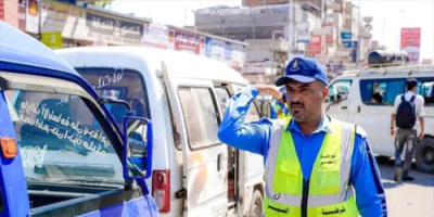 شرطة السير بعدن تُعلن استئناف العمل بعد رفع الإضراب احتجاجاً على حادثة اعتداء