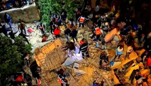  فاجعة تهز فاس: انهيار مبنى "آيل للسقوط" يدفن 9 أشخاص تحت الأنقاض والسلطات تستنفر
