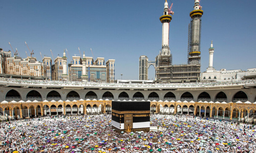 العبور إلى مكة.. فقط لمن يحمل التصريح