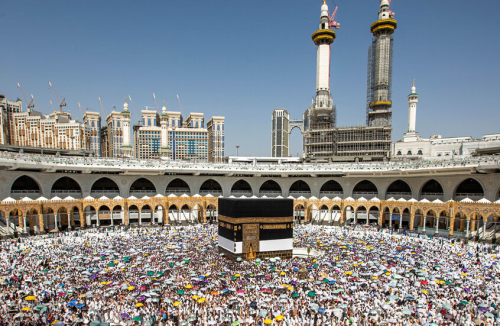 العبور إلى مكة.. فقط لمن يحمل التصريح