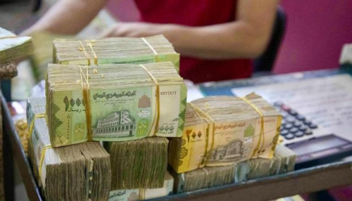 الريال اليمني يهوِي إلى أدنى مستوياته.. انهيار تاريخي يُفاقم الأزمة الاقتصادية