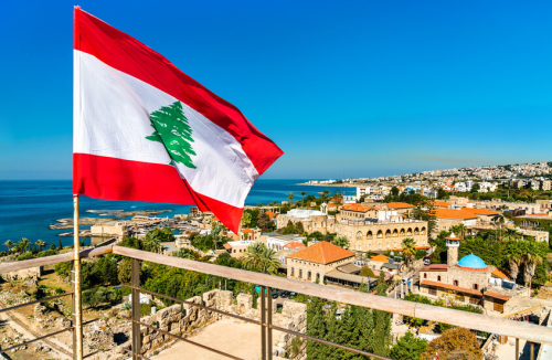 واشنطن تأمر بإجلاء موظفيها غير الأساسيين وعائلاتهم من لبنان بسبب تصاعد التوتر الإقليمي