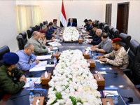 يد تضرب الإرهاب وأخرى تحمي الريال: العليمي يحشد "دولة الحرب" في اجتماع طارئ لإعلان الاستنفار الاقتصادي والأمني