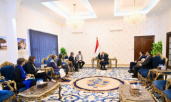 في لقاء مع سفراء أوروبا.. العليمي يلقي بقنبلة "اغتيال المبعوث الأممي".. وتفاصيل الزمان والمكان في علم الغيب