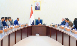 بن بريك يأمر بالتحقيق العاجل… ما كشفته الحكومة عن البناء في مجاري السيول بعدن يفجر مفاجآت
