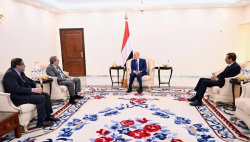ملف سري على طاولة الرئيس العليمي... ما علاقة رواتب القضاة بالحرب على الفساد