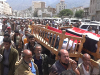أبصر بقلبه وقاتل بعكازه.. تعز تودع بطلين جريحين هزما الإعاقة وعانقا الشهادة