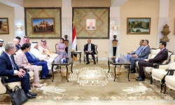 اجتماع رفيع في الرياض.. بن بريك يطرح خطة إنقاذ الاقتصاد اليمني أمام سفراء الدول الخمس