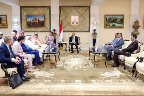 اجتماع رفيع في الرياض.. بن بريك يطرح خطة إنقاذ الاقتصاد اليمني أمام سفراء الدول الخمس