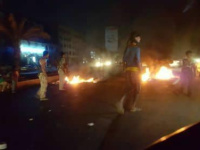 من الظلام إلى الشوارع المشتعلة.. عدن تنفجر غضبًا بعد 3 أيام بلا كهرباء