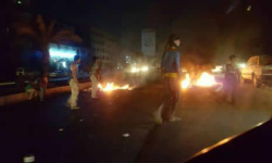 من الظلام إلى الشوارع المشتعلة.. عدن تنفجر غضبًا بعد 3 أيام بلا كهرباء