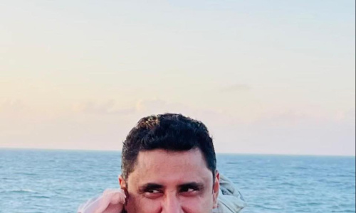 النيابة أفرجت عنه والسلطات تبقيه معتقلاً... أسرة الشيخ عصام هزاع تطلق نداءً عاجلًا لإنقاذ حياته بعد تدهور صحته في السجن
