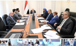 «لا جبايات بعد اليوم».. مجلس القيادة الرئاسي يفرض التحصيل الإلكتروني على المحافظين 