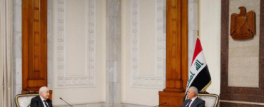 رئيس جمهورية العراق يكرّم الدكتور طلال أبوغزاله بدرع مسلّة حمورابي