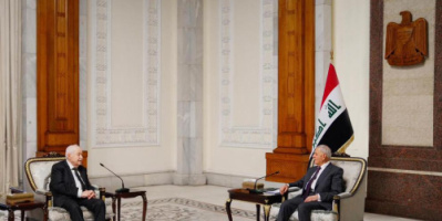 رئيس جمهورية العراق يكرّم الدكتور طلال أبوغزاله بدرع مسلّة حمورابي