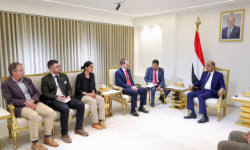 خطة إنقاذ بريطانية.. تفاصيل اجتماع عدن الذي وضع «الطاقة» و«أمن البحر» على الطاولة