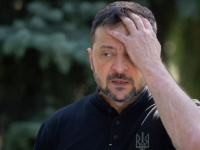 إما التوقيع أو الرحيل.. إنذار أمريكي «مذل» لزيلينسكي