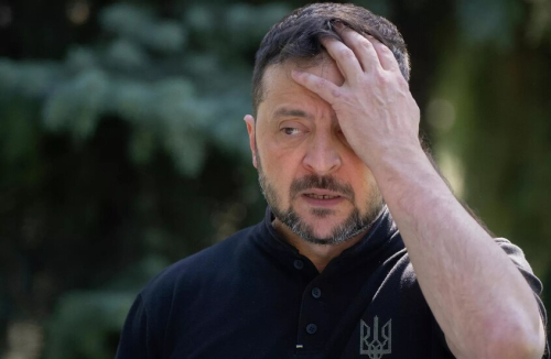 إما التوقيع أو الرحيل.. إنذار أمريكي «مذل» لزيلينسكي