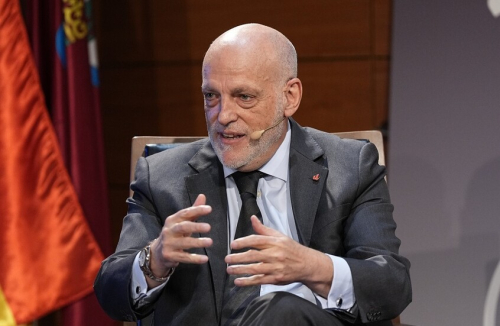 غلطة بـ 100 مليون يورو.. تيباس يدفع ثمن «لسانه» غالياً