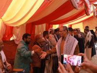 وفد المجلس الأعلى للمقاومة الشعبية يزور مخيم اعتصام جرحى تعز و يجدد دعمه لمطالبهم