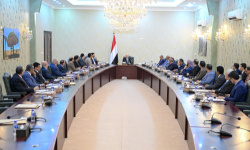 حكومة بلا نساء: العليمي يصف الأمر بـ «خلل قانوني» ويطالب بالتصحيح الفوري