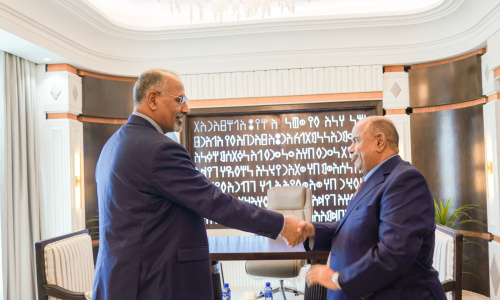 المهمة الكبرى.. الزُبيدي يسلم الخنبشي مفاتيح الاستقرار في حضرموت