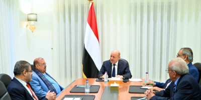 انسحاب قوات وتمكين محلي.. العليمي يكشف تفاصيل "خطة التهدئة" في الشرق