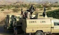 مليشيات الإخوان والقاعدة تحاصر معسكر الخشعة.. اشتباكات دامية وفوضى أمنية في حضرموت