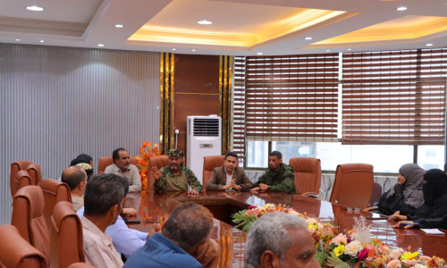 الوكيل المنصوري يشدد على تعزيز المنظومة الأمنية وتحسين الخدمات العامة في خور مكسر