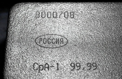 وداعاً للذهب .. الفضة تنفجر سعرياً وتصل لمستويات لم يسبق لها مثيل في تاريخ البورصة