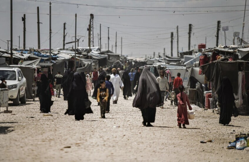 داعش طلقاء في شوارع الشمال.. دمشق تعلن الطوارئ القصوى بعد انسحاب حراس مخيم الهول