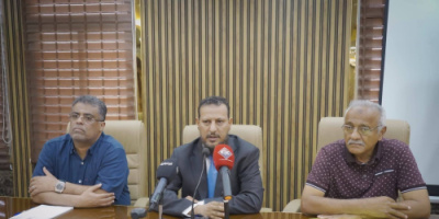 مهلة الـ 90 يوم.. محافظ عدن يهدد مسؤولي المؤسسات بالإقالة في أول لقاء مفتوح