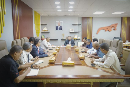 محافظ عدن يوجه شركة الغاز والصناعة بمعالجات عاجلة ورفض قاطع للحلول المؤقتة