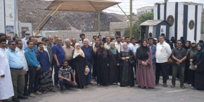 لليوم العاشر.. كوادر الأمانة العامة للانتقالي يواصلون احتجاجاتهم ضد إغلاق مقراتهم بـ عدن