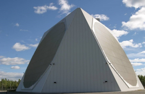 تقرير: فقدان رادارين في البحرين وقطر يزعزع الدفاع الصاروخي الأمريكي في المنطقة