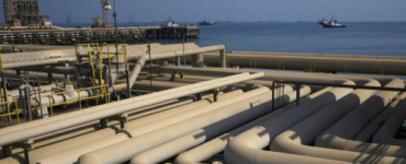 بين ليلة وضحاها.. كيف دفع هجوم "رأس تنورة" السعودية نحو خيارات عسكرية صعبة؟