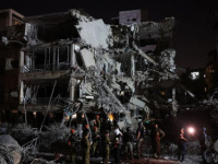 إسرائيل تحت القصف: هجمات صاروخية إيرانية متزامنة مع رشقات مكثفة لحزب الله تستهدف تل أبيب والقدس