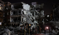 إسرائيل تحت القصف: هجمات صاروخية إيرانية متزامنة مع رشقات مكثفة لحزب الله تستهدف تل أبيب والقدس