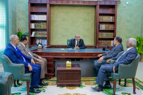 الفريق الصبيحي يترأس اجتماعاً خماسياً لوزراء الخدمات في عدن لمناقشة خطط التعافي التنموي